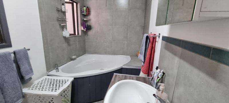 3 Bedroom Property for Sale in Reebok Western Cape